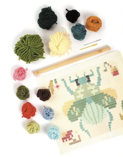 Borduurpakket Scarabee – DIY wanddecoratie inhoud