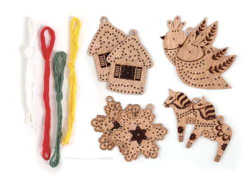 Set van 8 houten borduurhangers met 4 verschillende figuren