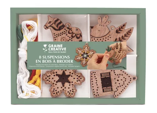 Set van 8 houten borduurhangers met 4 verschillende figuren, in de verpakking.