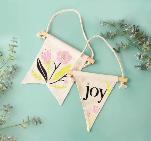 Vlaggetjesset textiel (2 stuks) – DIY wanddecoratie