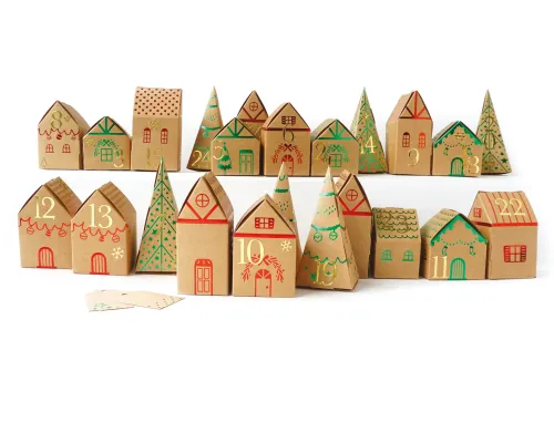Adventskalender kerstdorp – DIY bouwpakket | 18 huisjes, 6 bomen, 24 labels en stickervel