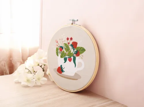 Borduurring Aardbei – DIY borduurpakket display