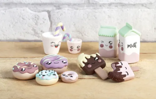 Fimo® Kawaii Koffer Zoetigheden – DIY 18-delige miniatuurset display