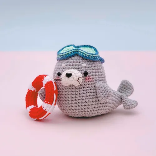 Haakset zeehond Natto (13 cm) – Amigurumi DIY-pakket | Incl. garen, vulling, naalden en handleiding