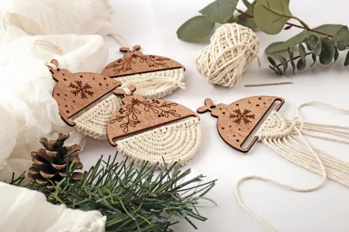 Macramé Kersthangers (4 stuks) – DIY kerstdecoratie display