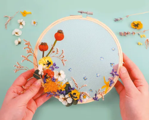 Tule Bloemendecoratie – DIY wanddecoratie display
